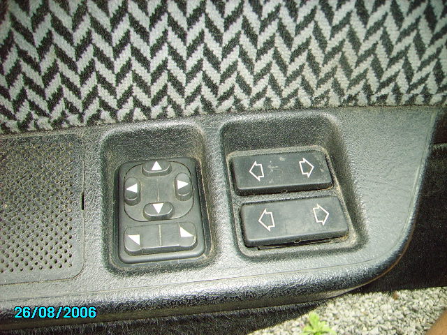 commande%20retroviseurs%20electriques.JPG